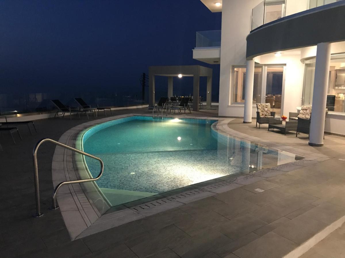 פומוס Elite Sea View Villa מראה חיצוני תמונה